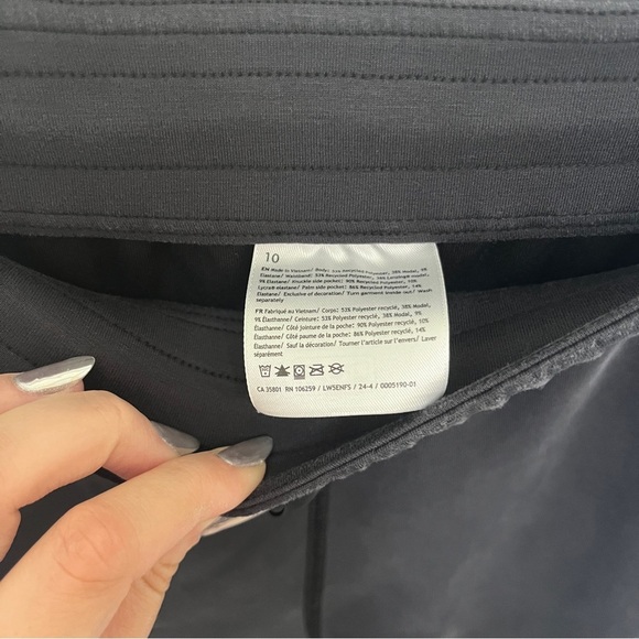 Lululemon Softstreme High-Rise Jogger Pant in Faded Black Size 10 - Picture 3 of 5